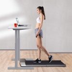 Walker Pro sammenklappeligt gåbånd til skrivebord med bruger Walker Pro sammenklappeligt gåbånd til skrivebord med bruger